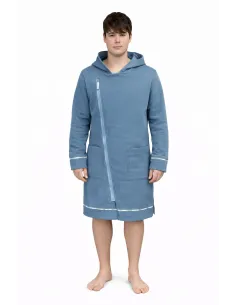 Niebieskie poncho zapinane na zamek