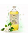 Masážny olej Jazmín 1000 ml
Telový a masážny olej Jazmím je špeciálne navrhnutý pre všetky druhy masáží, aróma masáží a SPA procedúr na celé  telo. Zvyšuje komfort masážneho postupu a pomáha predĺžiť jeho pozitívne účinky.
Hlavnou zložkou telového masážneho oleja je extrakt z peľu jazmínu. Výťažok z peľu kombinuje viac ako 500 užitočných mikročastíc, Obsahuje komplex vitamínov skupiny A, C, E, B, D, P, PP a K, aminokyseliny a mikroelementy, ktoré sú pre ľudský organizmus nevyhnutné.
Jazmín má antibakteriálne vlastnosti, pokožku regeneruje, vyživuje a zvláčňuje. Zanecháva ju hladkú a pevnú.
Jemná vôňa jazmínu zlepšuje náladu a znižuje stres. Pomáha zvyšovať vitalitu a energiu po dlhotrvajúcej chorobe, únave a fyzickej námahe.
