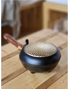 Metalowa kadzielnica Sun z drewnianym uchwytem