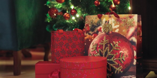 Vianočné darčeky 2022:  10 tipov na originálne darčeky pre najbližších aj známych 