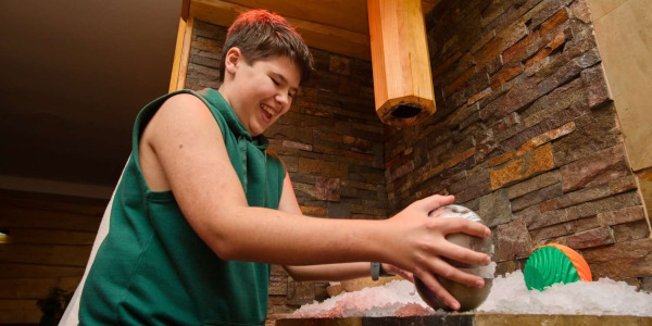 Práca saunamajstra na Slovensku: Remeslo, ktoré prináša relax aj rešpekt