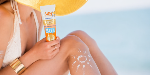 Letná starostlivosť o pleť a vlasy: Kompletný sprievodca